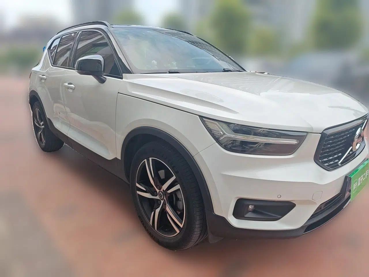 Volvo XC40 2020 T4 Four-Wheel Drive Smart & Sporty Edition — миниатюра 3