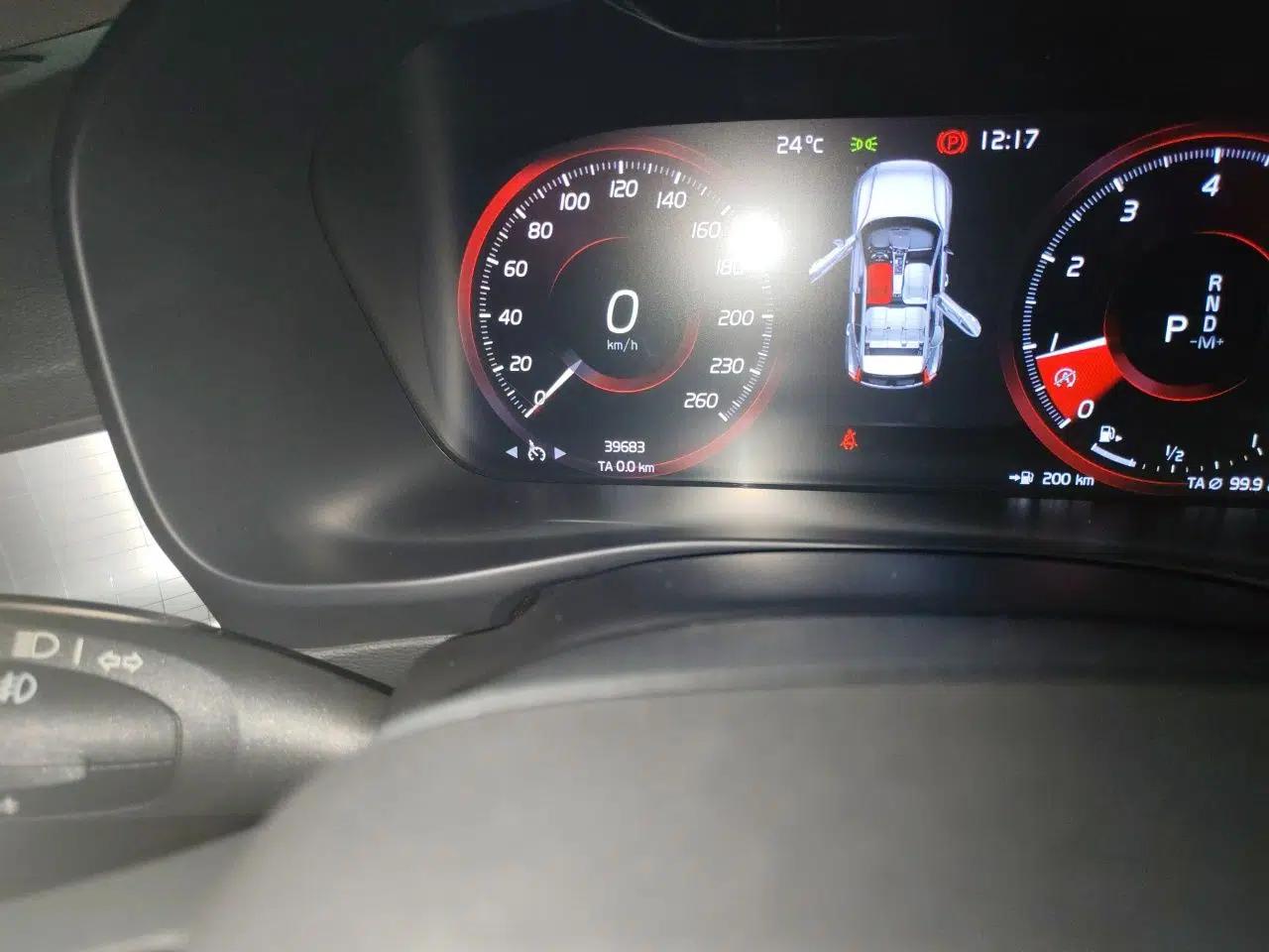 Volvo XC40 2022 T4 Four-Wheel Drive Smart & Stylish Edition — миниатюра 13