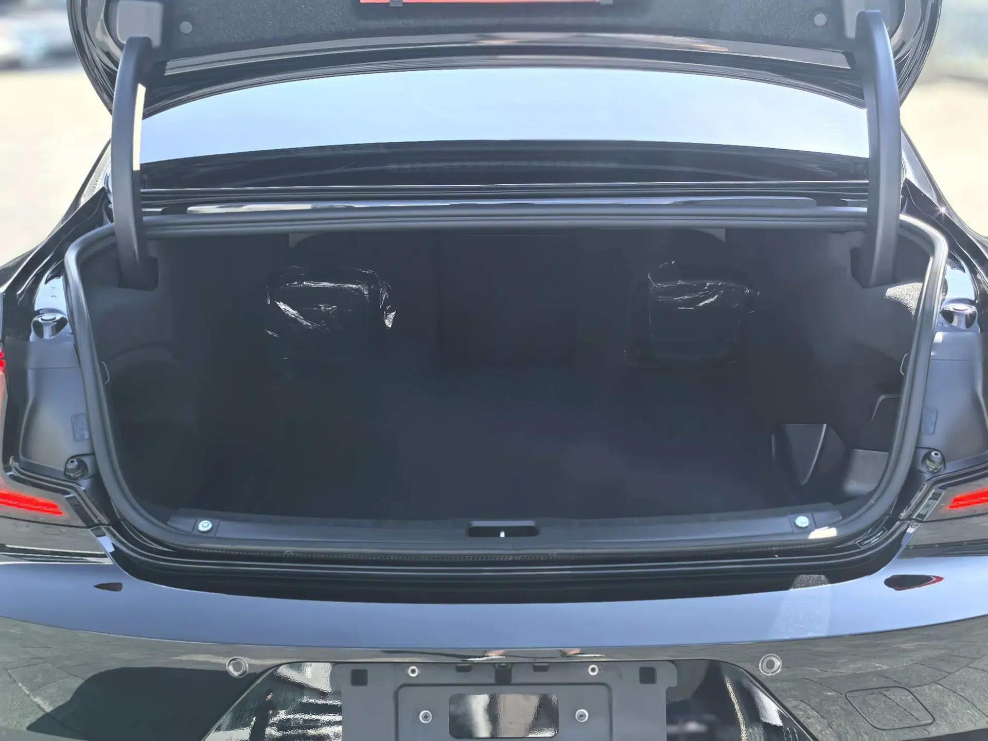 Volvo S90 New Energy 2023 T8 Plug-in Hybrid All-Wheel Drive Long-Range Luxury Edition — миниатюра 16