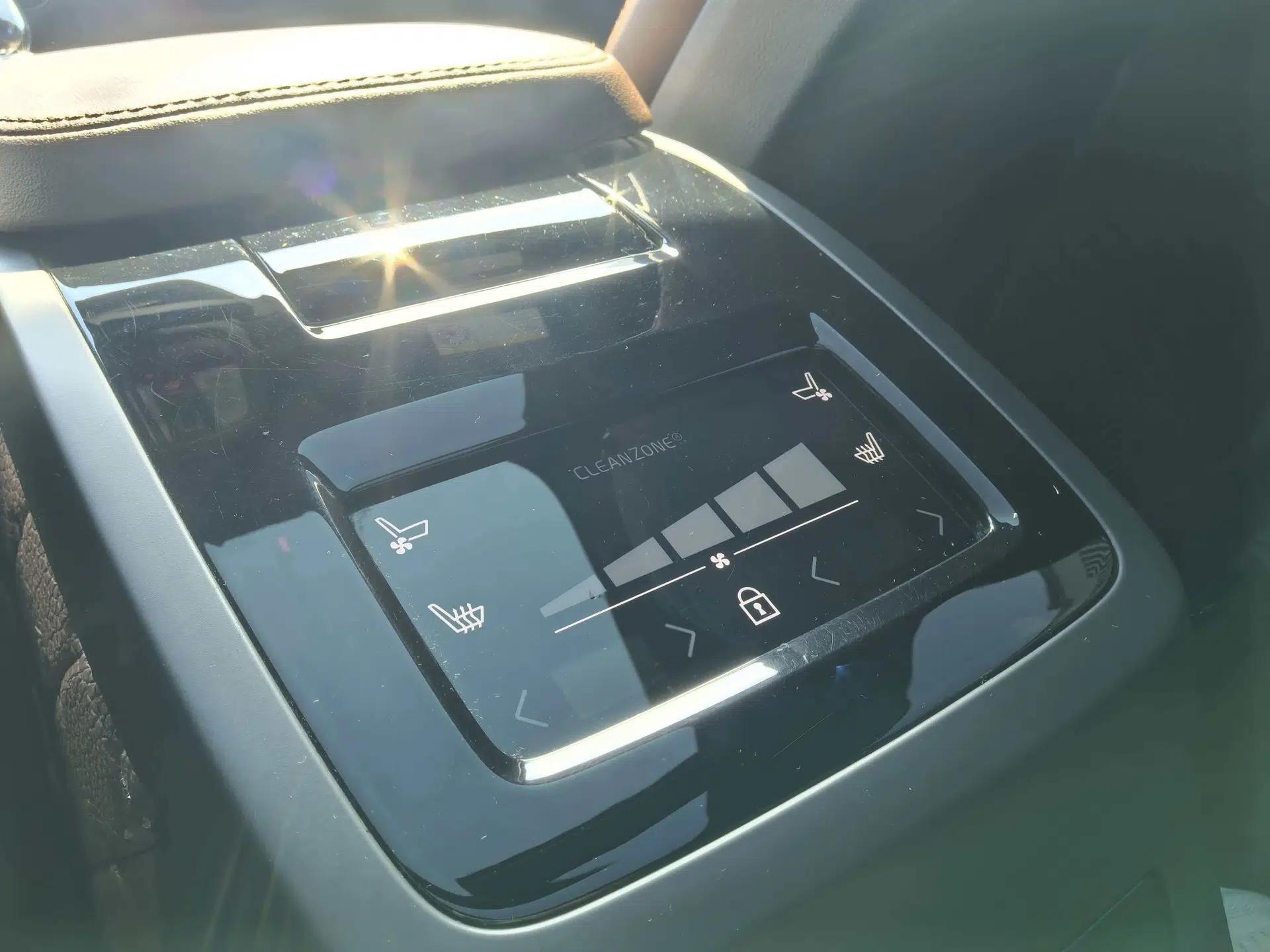 Volvo S90 New Energy 2023 T8 Plug-in Hybrid All-Wheel Drive Long-Range Luxury Edition — миниатюра 23