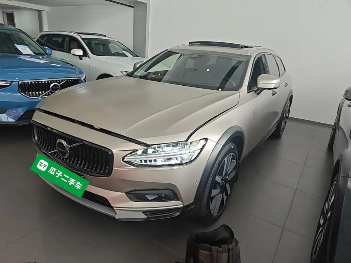Volvo V90 2025 Cross Country B5 AWD Prestige Edition — миниатюра 1