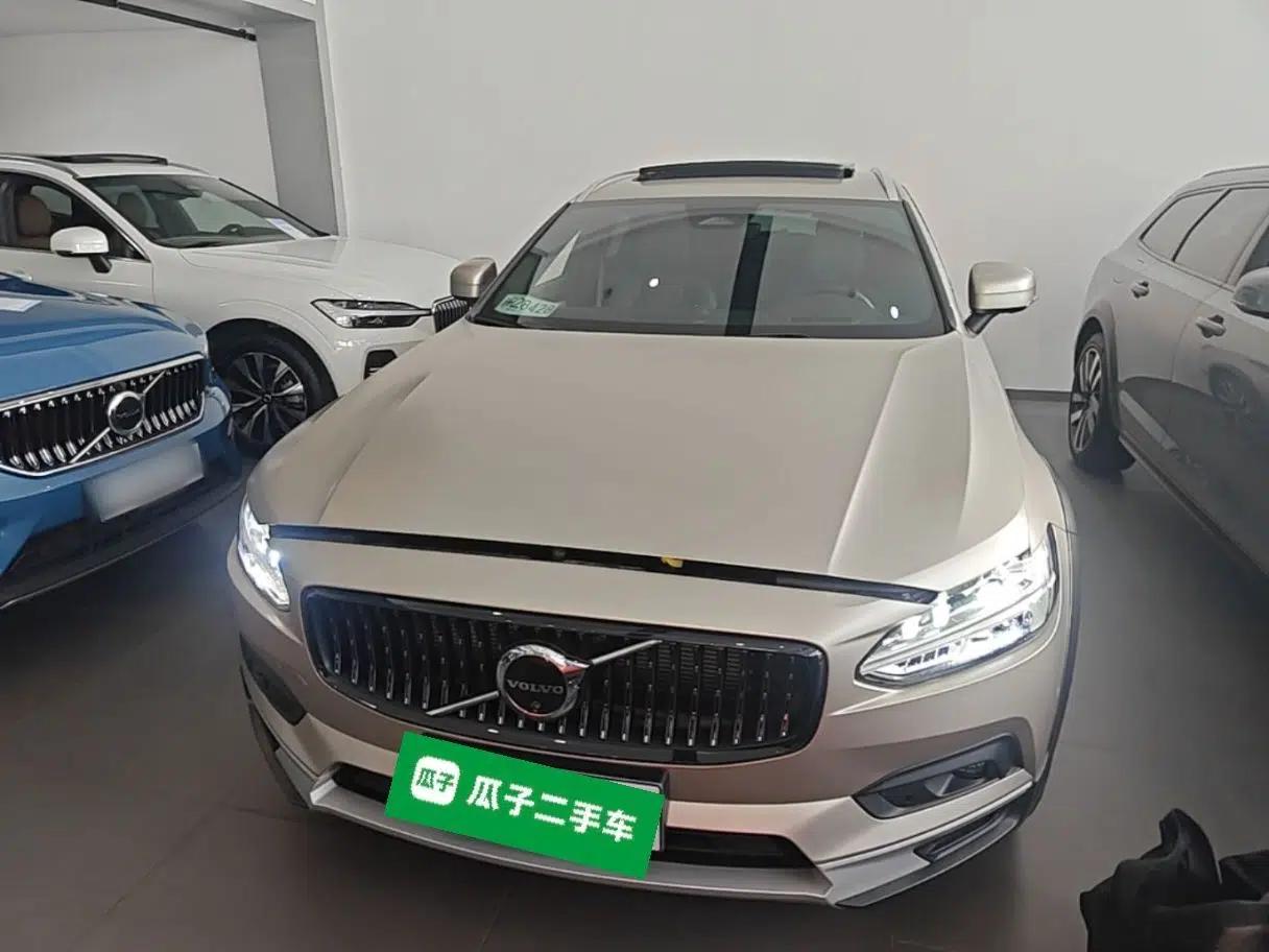 Volvo V90 2025 Cross Country B5 AWD Prestige Edition — миниатюра 2