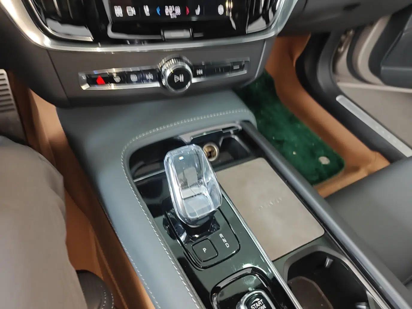 Volvo V90 2025 Cross Country B5 AWD Prestige Edition — миниатюра 16