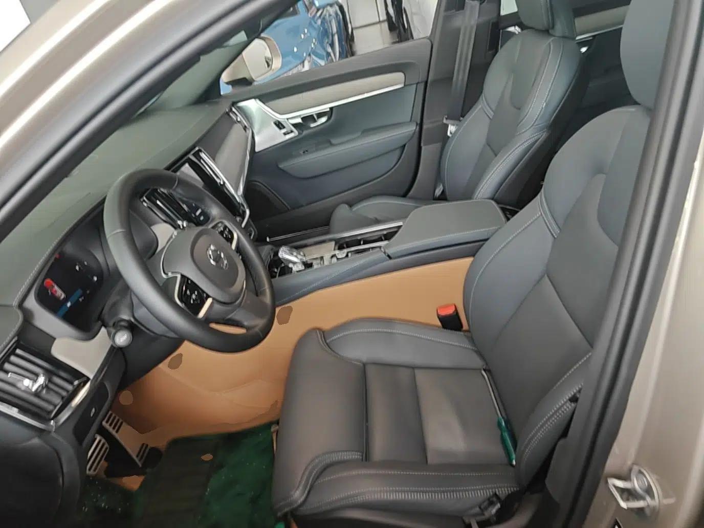 Volvo V90 2025 Cross Country B5 AWD Prestige Edition — миниатюра 17