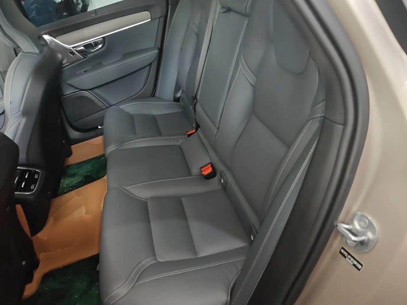 Volvo V90 2025 Cross Country B5 AWD Prestige Edition — миниатюра 19