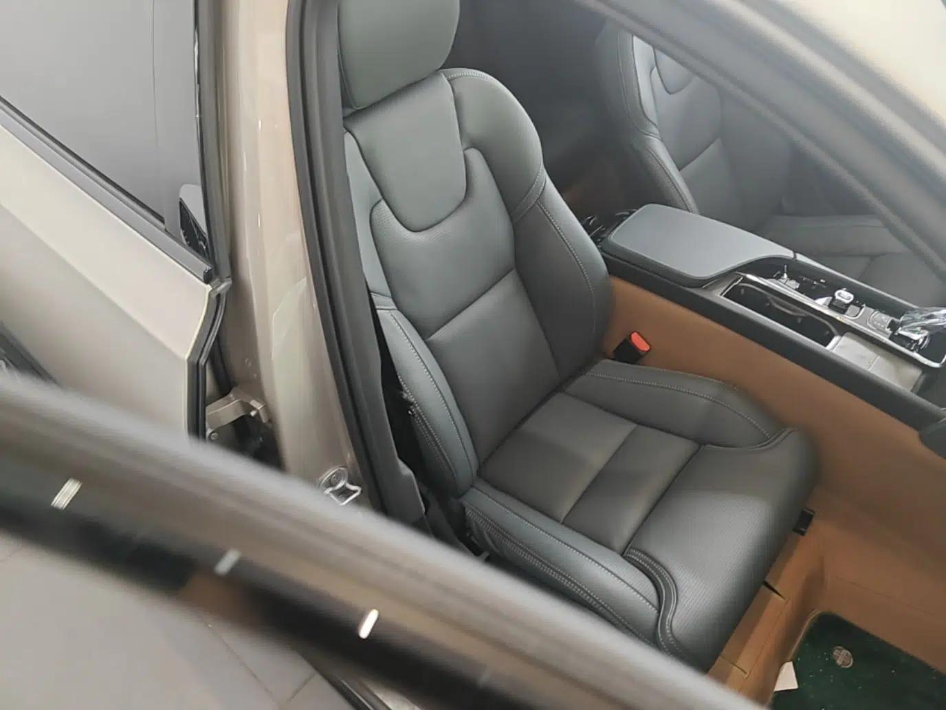 Volvo V90 2025 Cross Country B5 AWD Prestige Edition — миниатюра 23