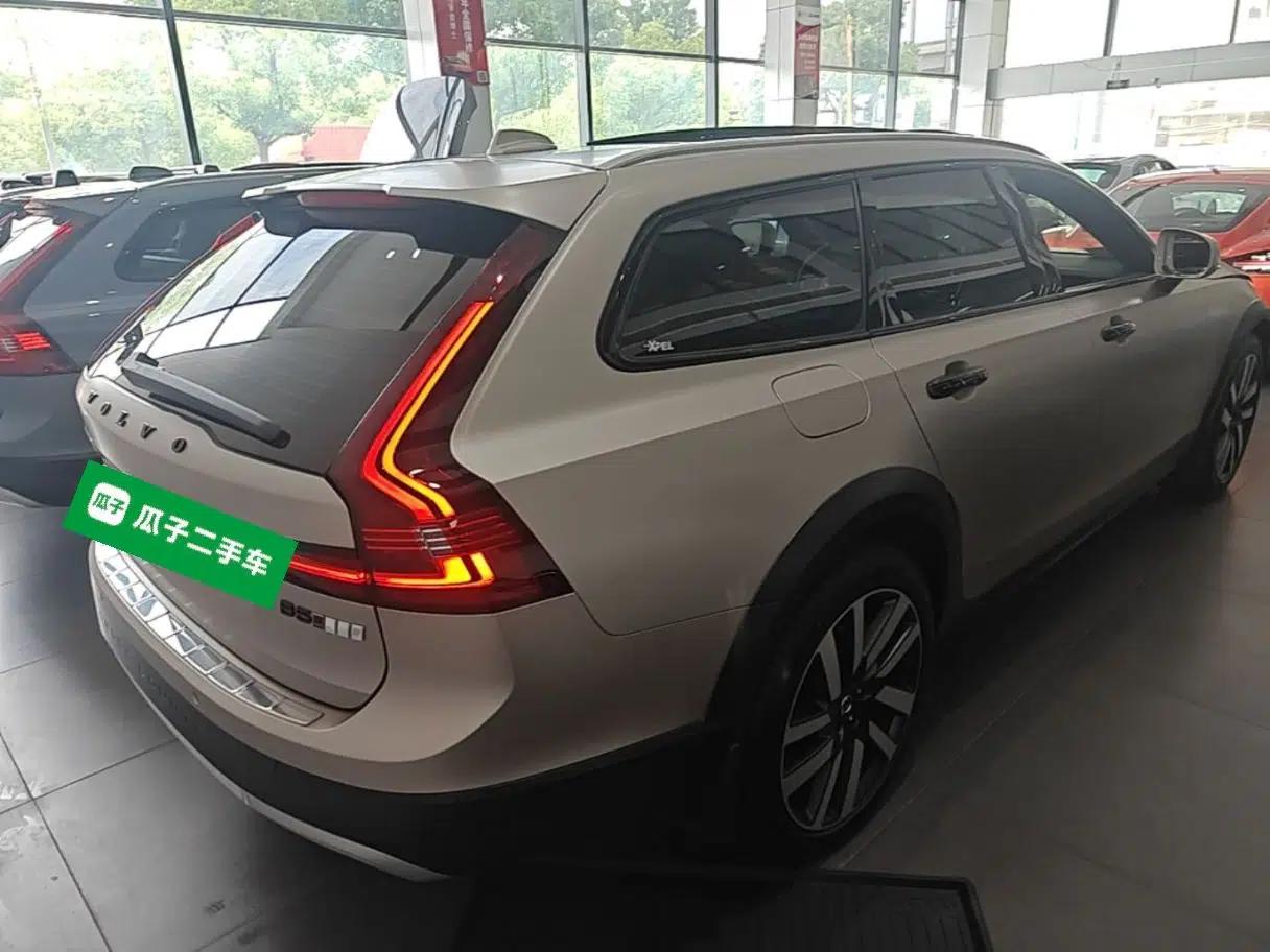 Volvo V90 2025 Cross Country B5 AWD Prestige Edition — миниатюра 4