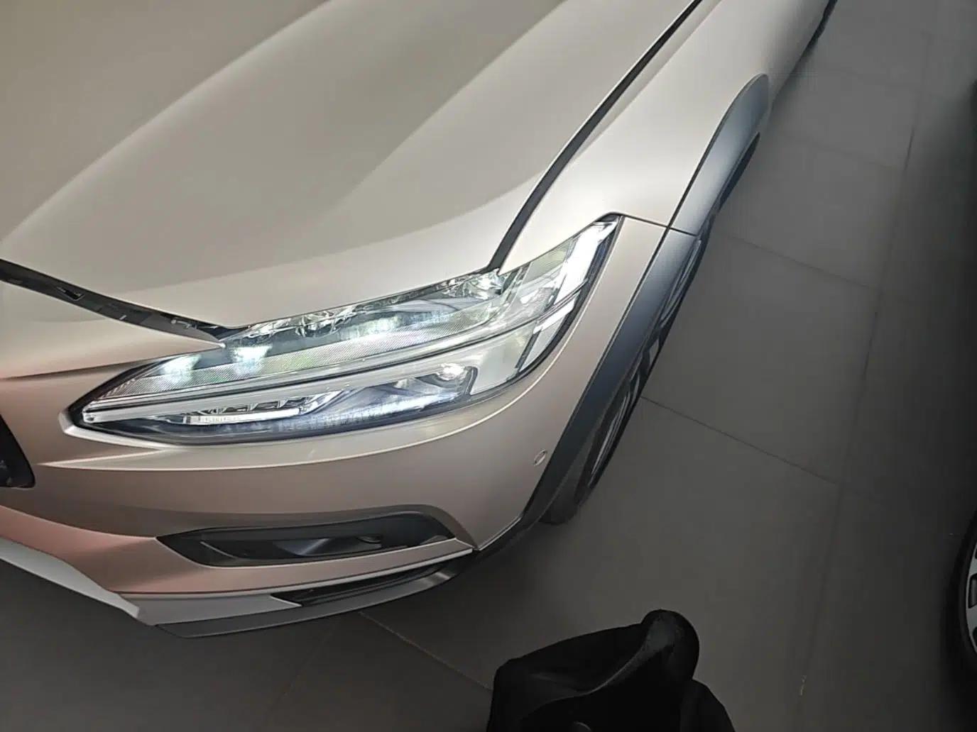 Volvo V90 2025 Cross Country B5 AWD Prestige Edition — миниатюра 5