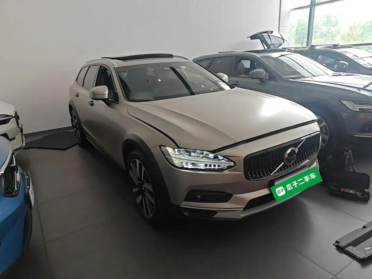 Volvo V90 2025 Cross Country B5 AWD Prestige Edition — миниатюра 6