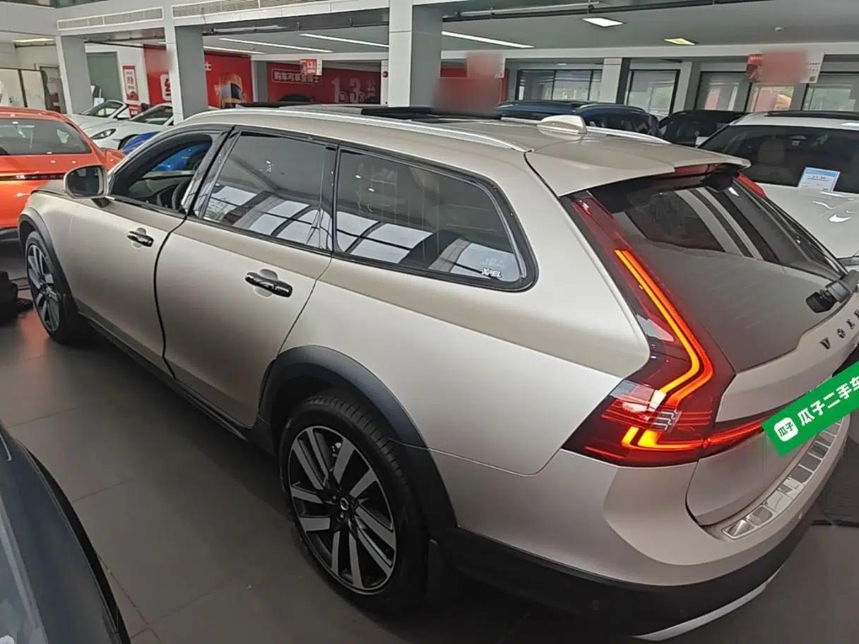 Volvo V90 2025 Cross Country B5 AWD Prestige Edition — миниатюра 7