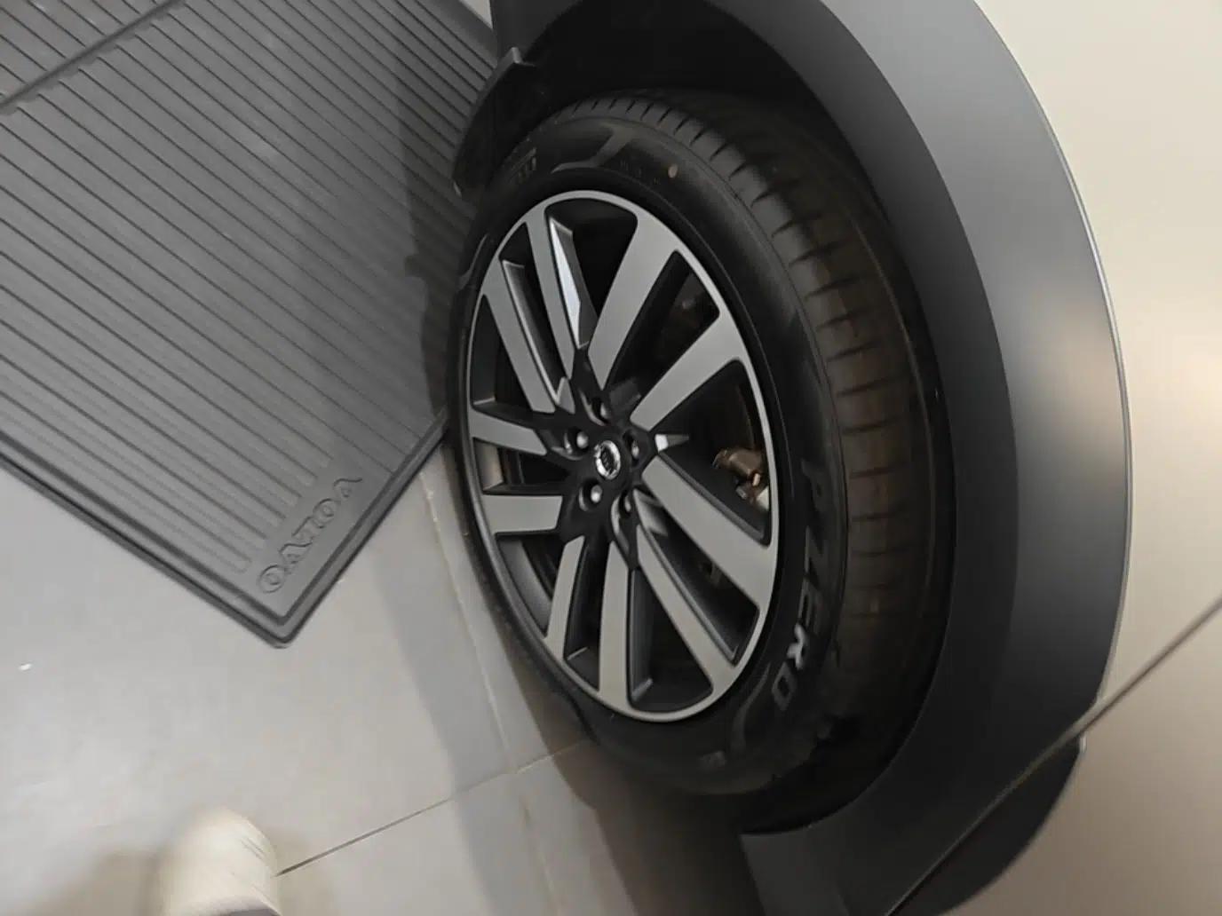 Volvo V90 2025 Cross Country B5 AWD Prestige Edition — миниатюра 10