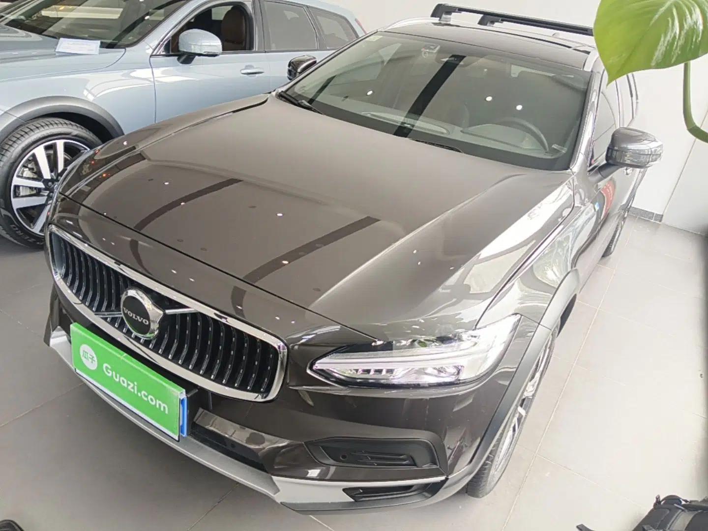 Volvo V90 2024 Cross Country B5 AWD Smart Range Edition — миниатюра 1