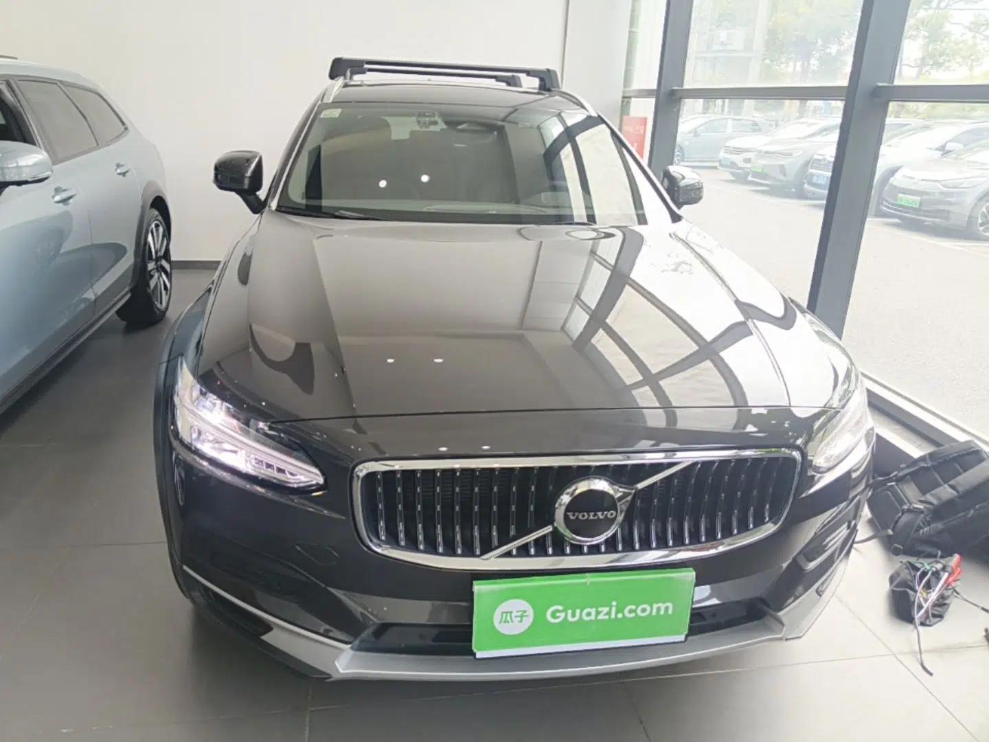 Volvo V90 2024 Cross Country B5 AWD Smart Range Edition — миниатюра 2