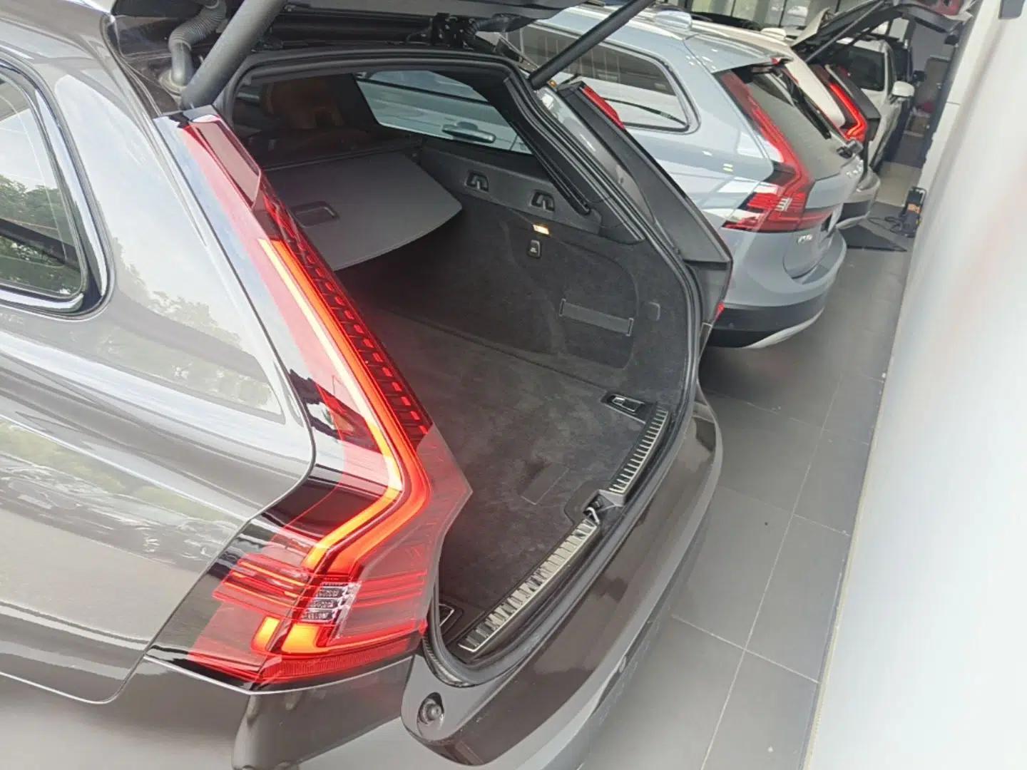 Volvo V90 2024 Cross Country B5 AWD Smart Range Edition — миниатюра 21