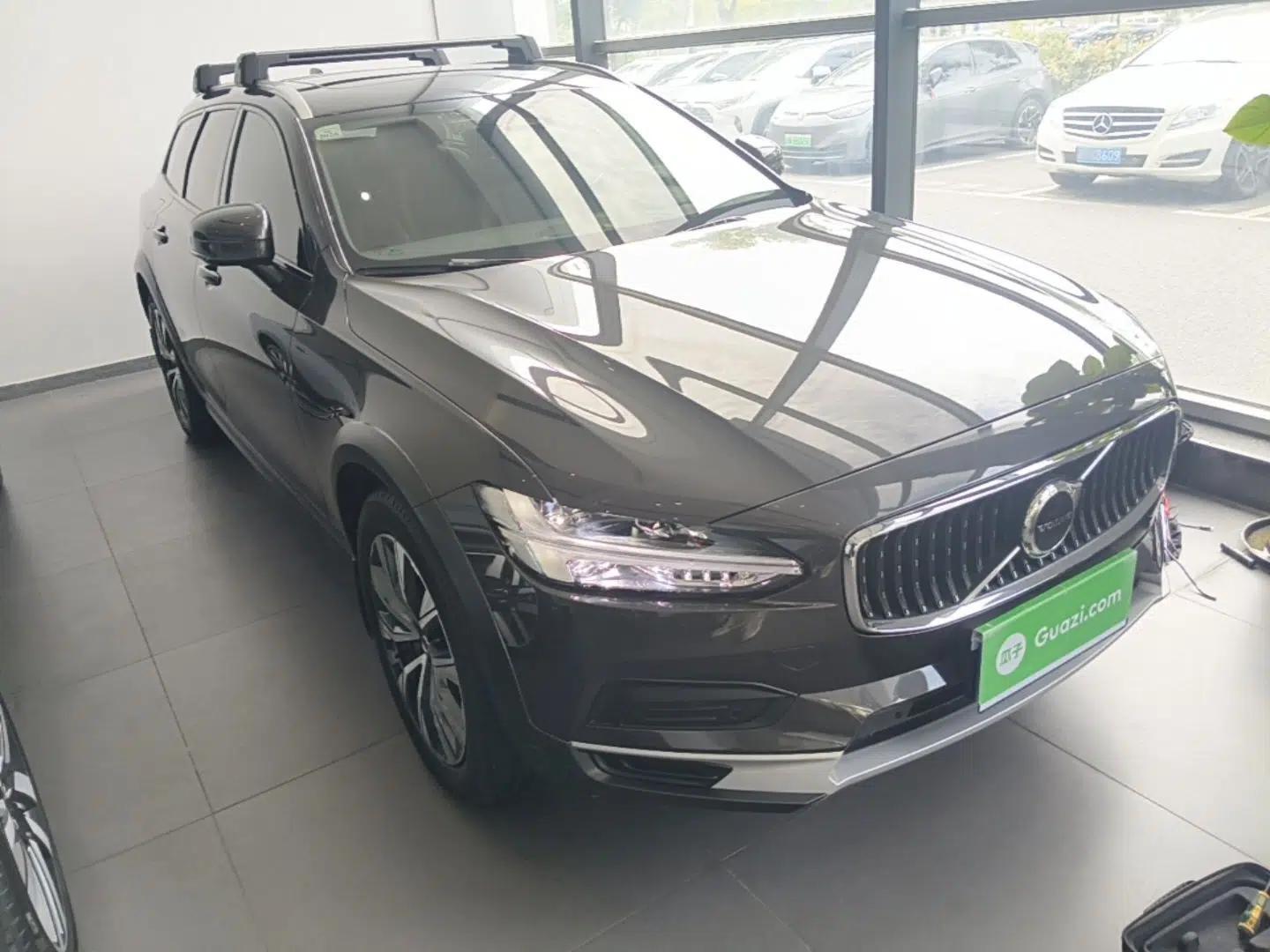 Volvo V90 2024 Cross Country B5 AWD Smart Range Edition — миниатюра 6