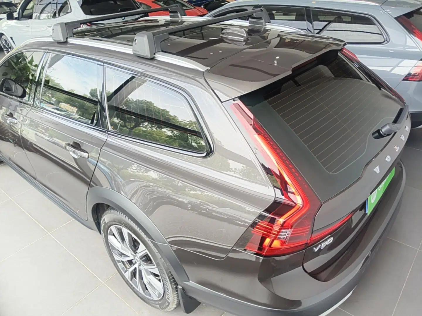 Volvo V90 2024 Cross Country B5 AWD Smart Range Edition — миниатюра 7