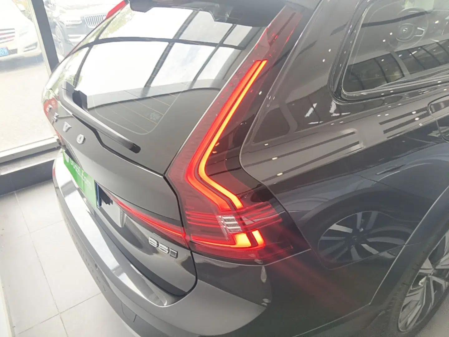 Volvo V90 2024 Cross Country B5 AWD Smart Range Edition — миниатюра 8