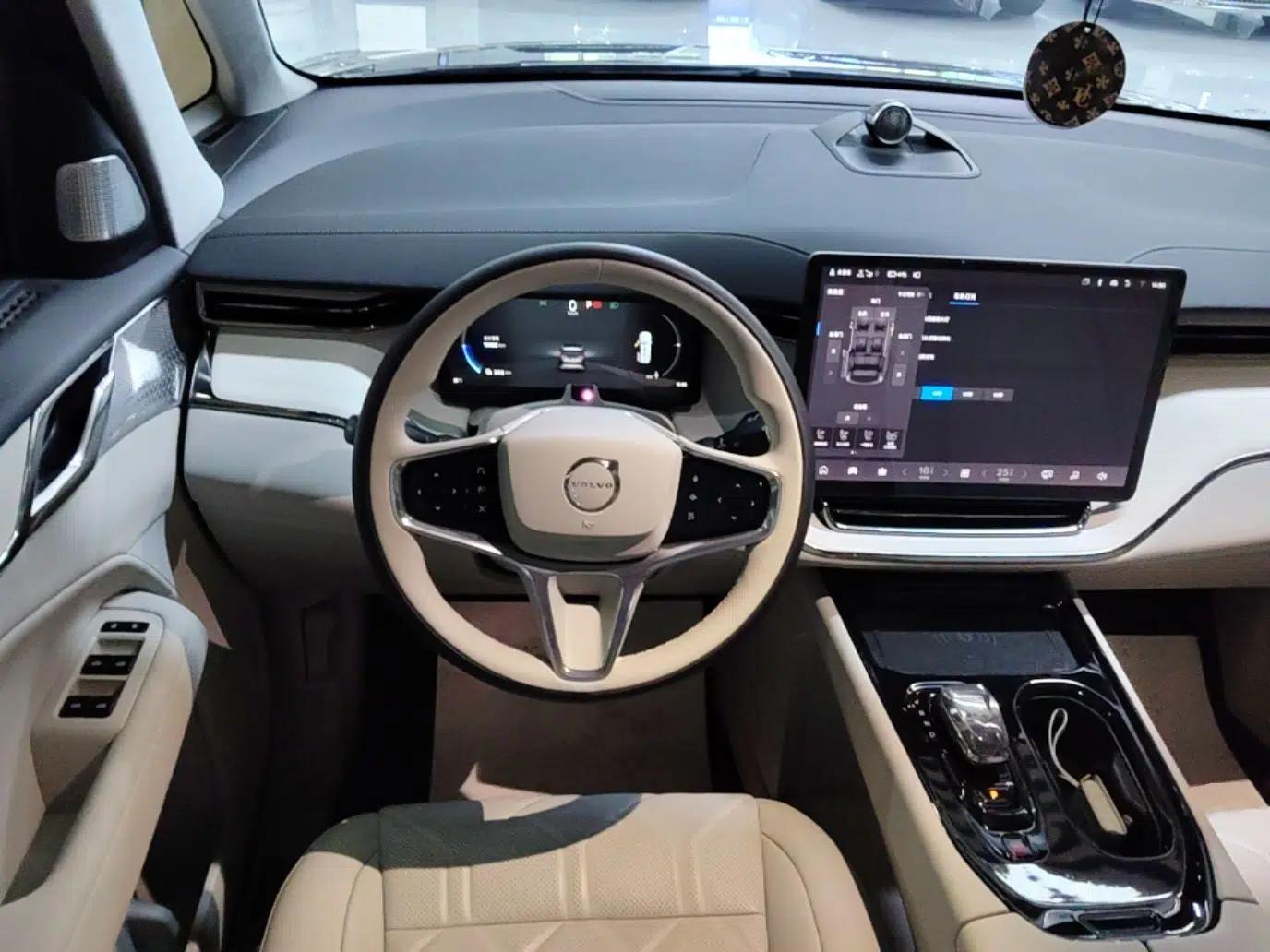 Volvo EM90 2025 Ultra Six-Seater — миниатюра 14
