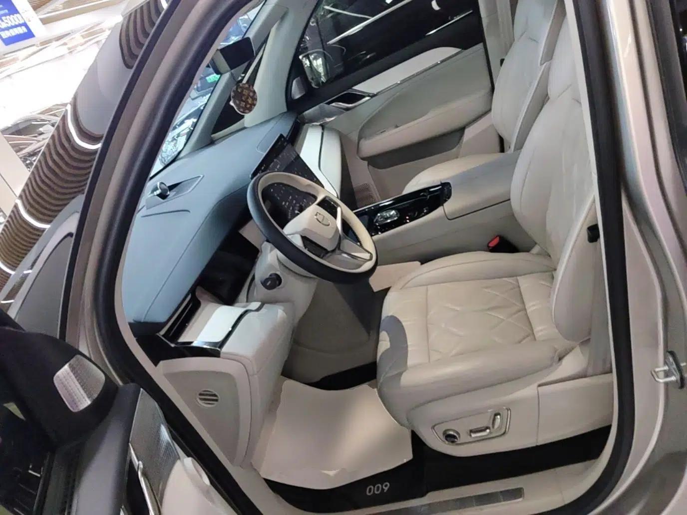 Volvo EM90 2025 Ultra Six-Seater — миниатюра 18