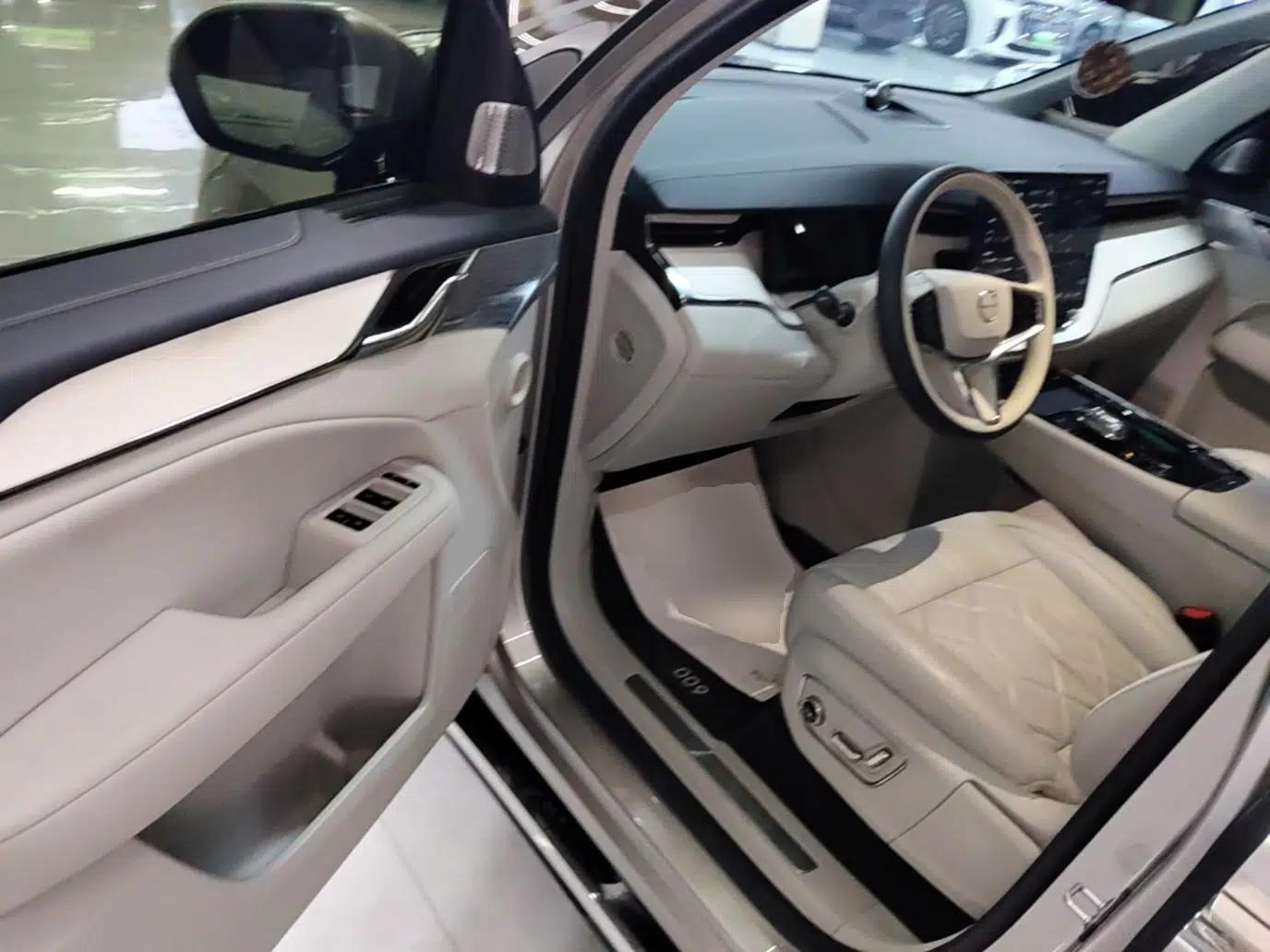 Volvo EM90 2025 Ultra Six-Seater — миниатюра 19