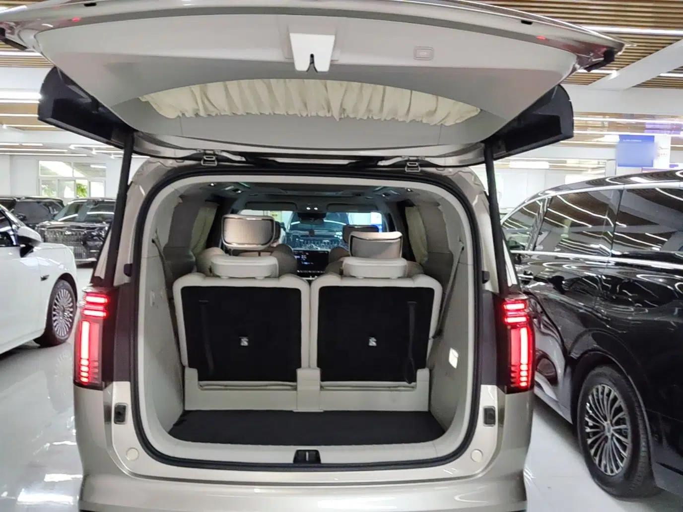 Volvo EM90 2025 Ultra Six-Seater — миниатюра 22