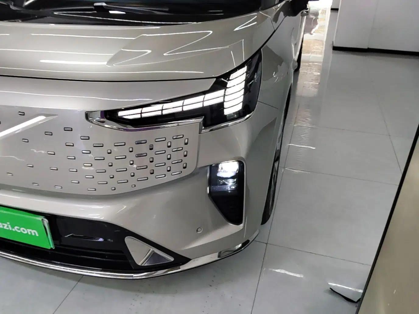 Volvo EM90 2025 Ultra Six-Seater — миниатюра 9