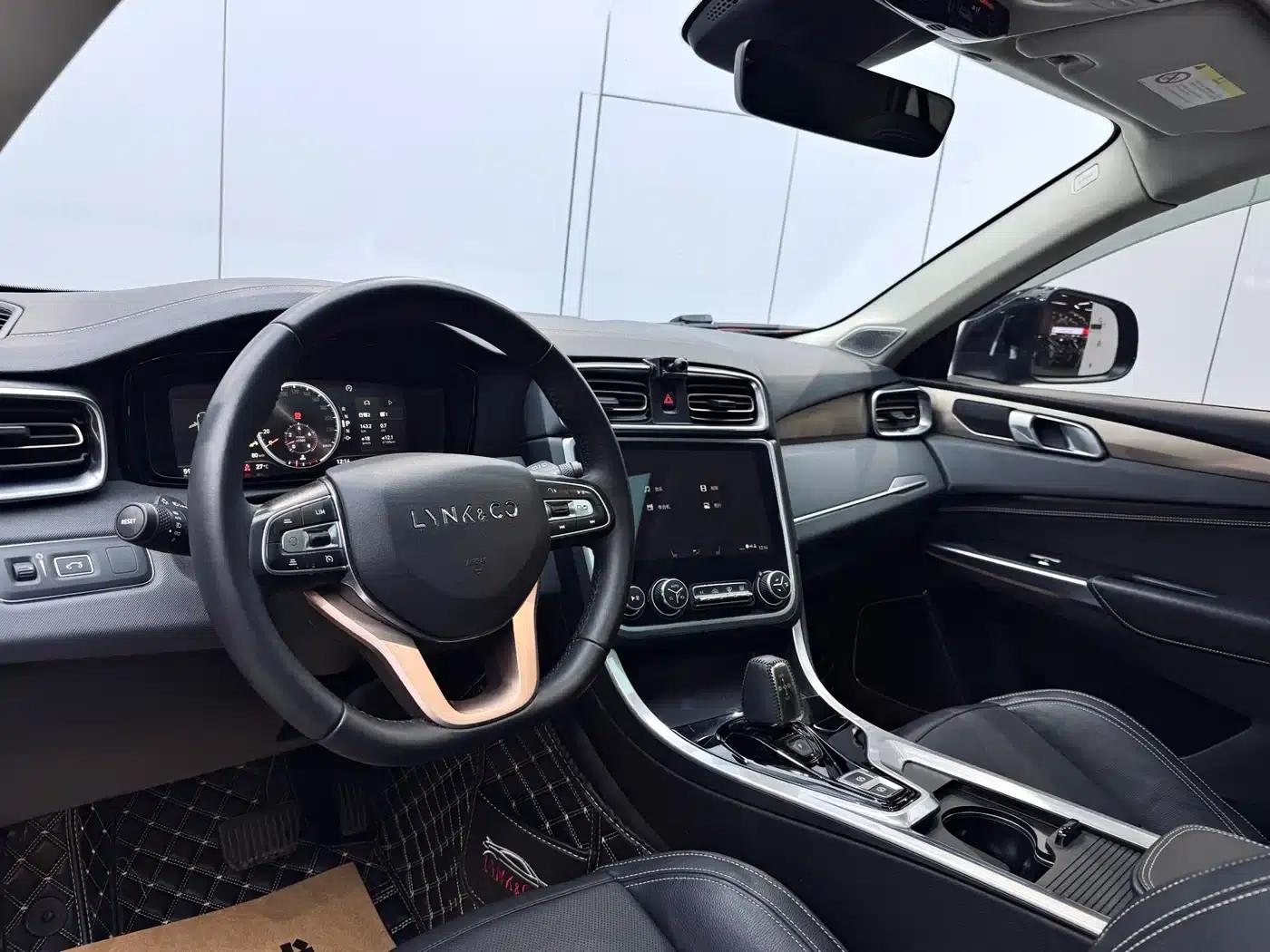 Lynk & Co 01 2017 2.0T 2WD Pro Edition — миниатюра 8