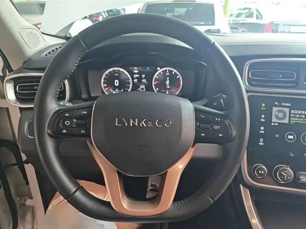 Lynk & Co 01 2017 2.0T Two-Wheel Drive — миниатюра 11