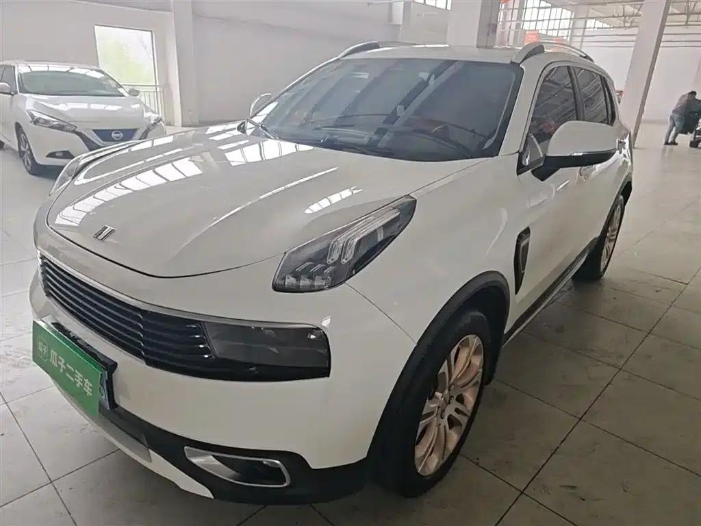 Lynk & Co 01 2017 2.0T 2WD Pro Edition — миниатюра 1