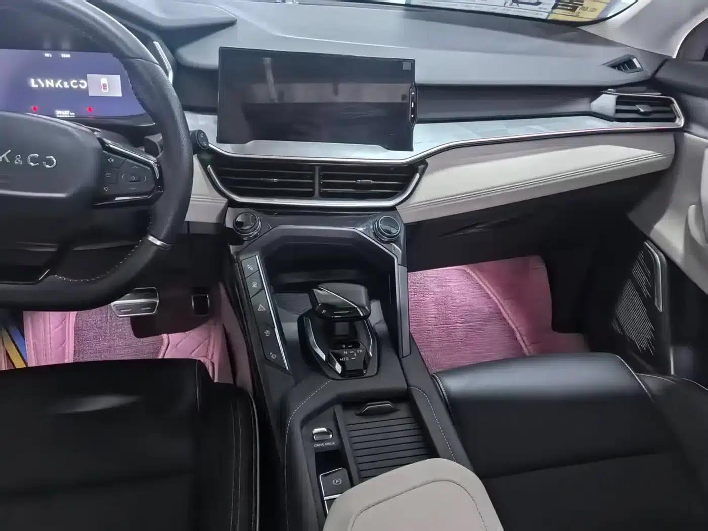 Lynk & Co 06 2021 1.5T Shero Pink Special Edition — миниатюра 14
