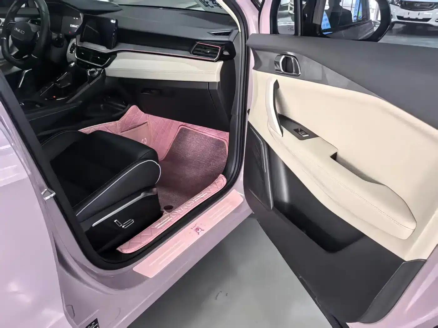 Lynk & Co 06 2021 1.5T Shero Pink Special Edition — миниатюра 19