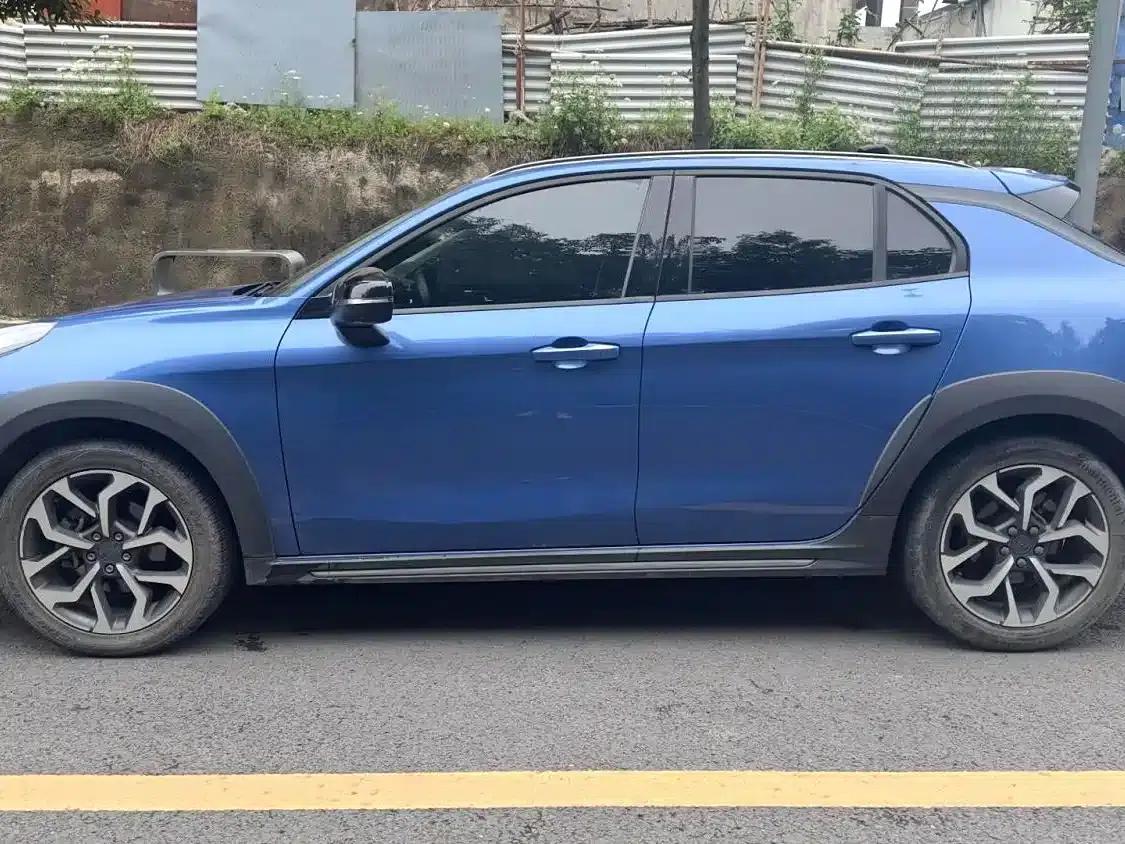 Lynk & Co 02 2019 2.0T Automatic 2WD Funky Music Edition — миниатюра 11