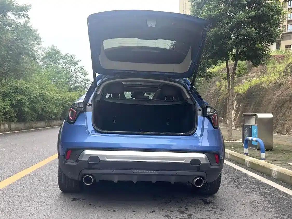 Lynk & Co 02 2019 2.0T Automatic 2WD Funky Music Edition — миниатюра 17