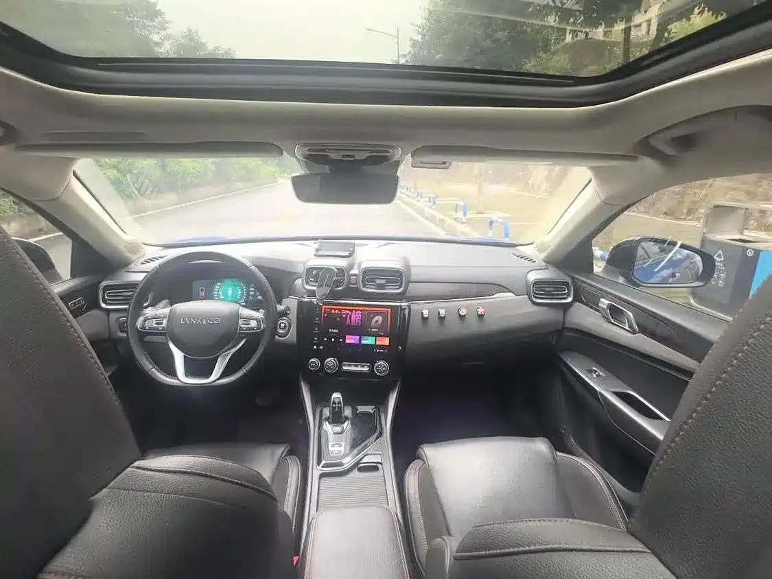 Lynk & Co 02 2019 2.0T Automatic 2WD Funky Music Edition — миниатюра 7