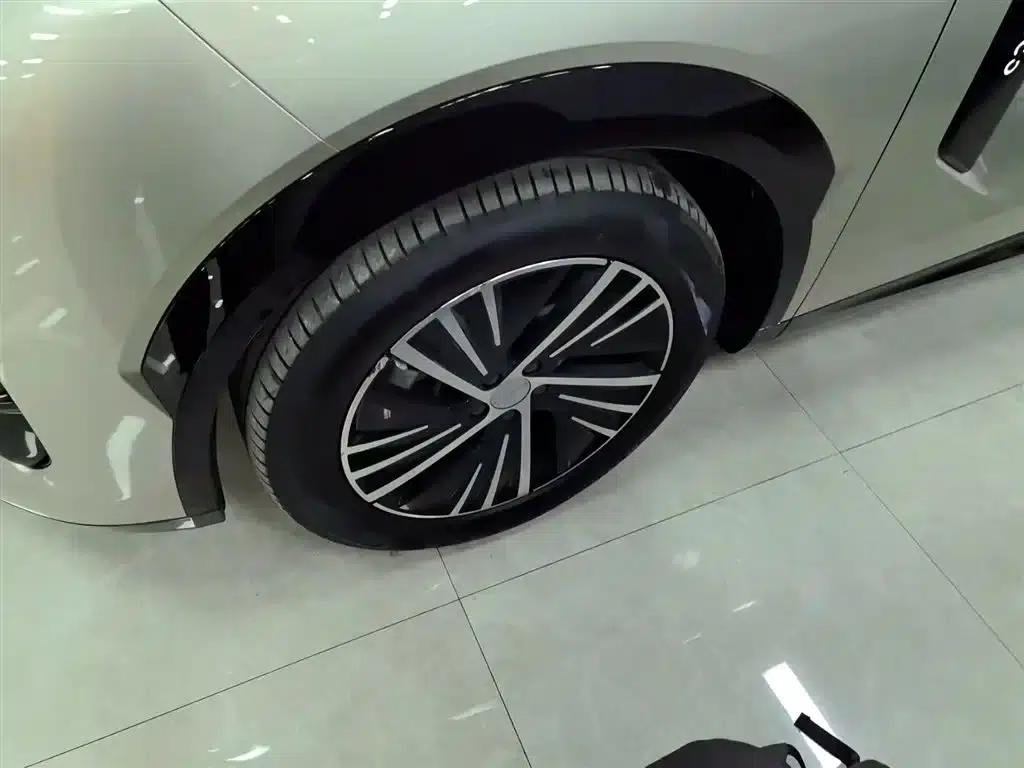 Lynk & Co 08 EM-P 2025 model, 120km long range Halo — миниатюра 23