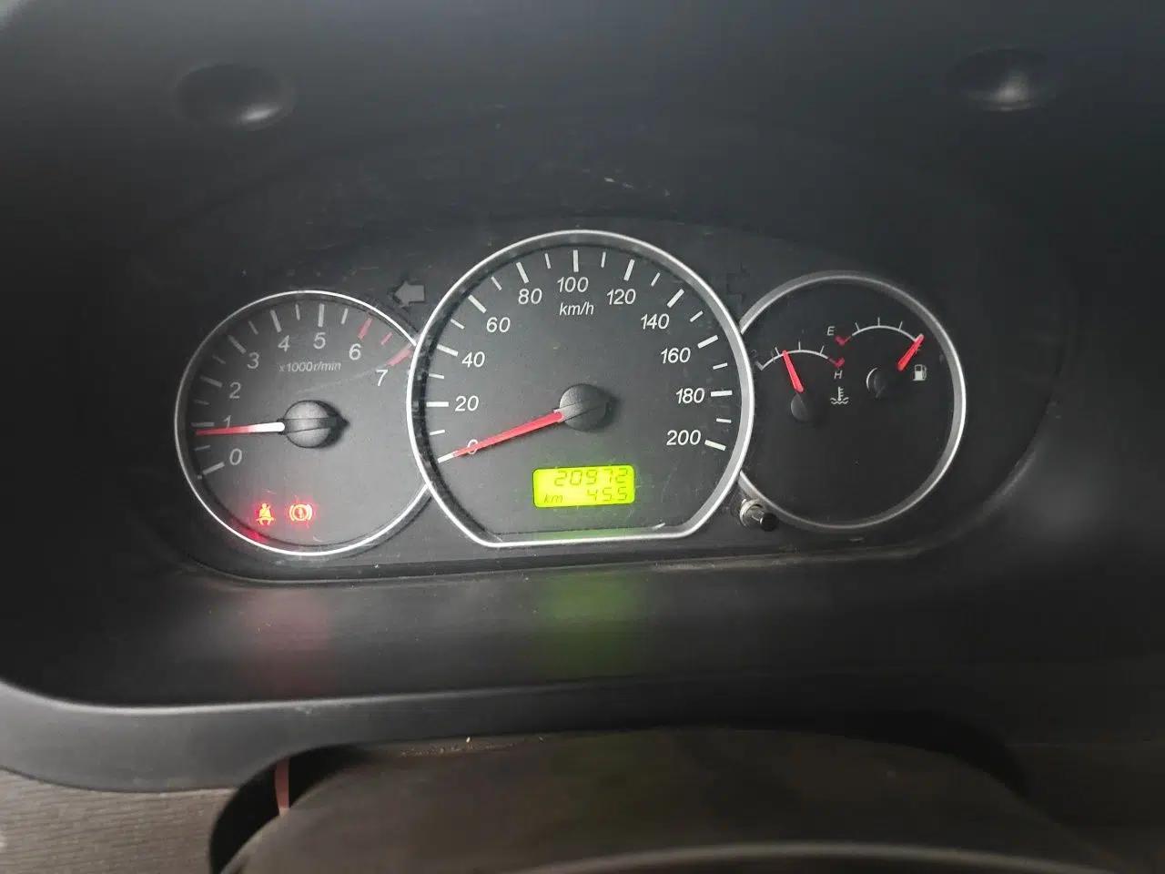 Wuling Hongguang 2015 1.5L S Basic Version China V Standard — миниатюра 12