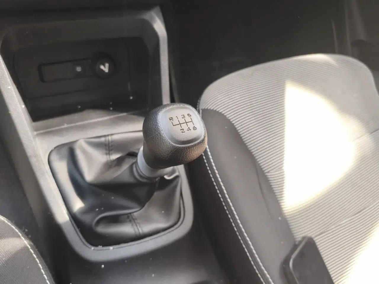 Wuling Hongguang 2021 1.5L S Base Version LAR — миниатюра 13