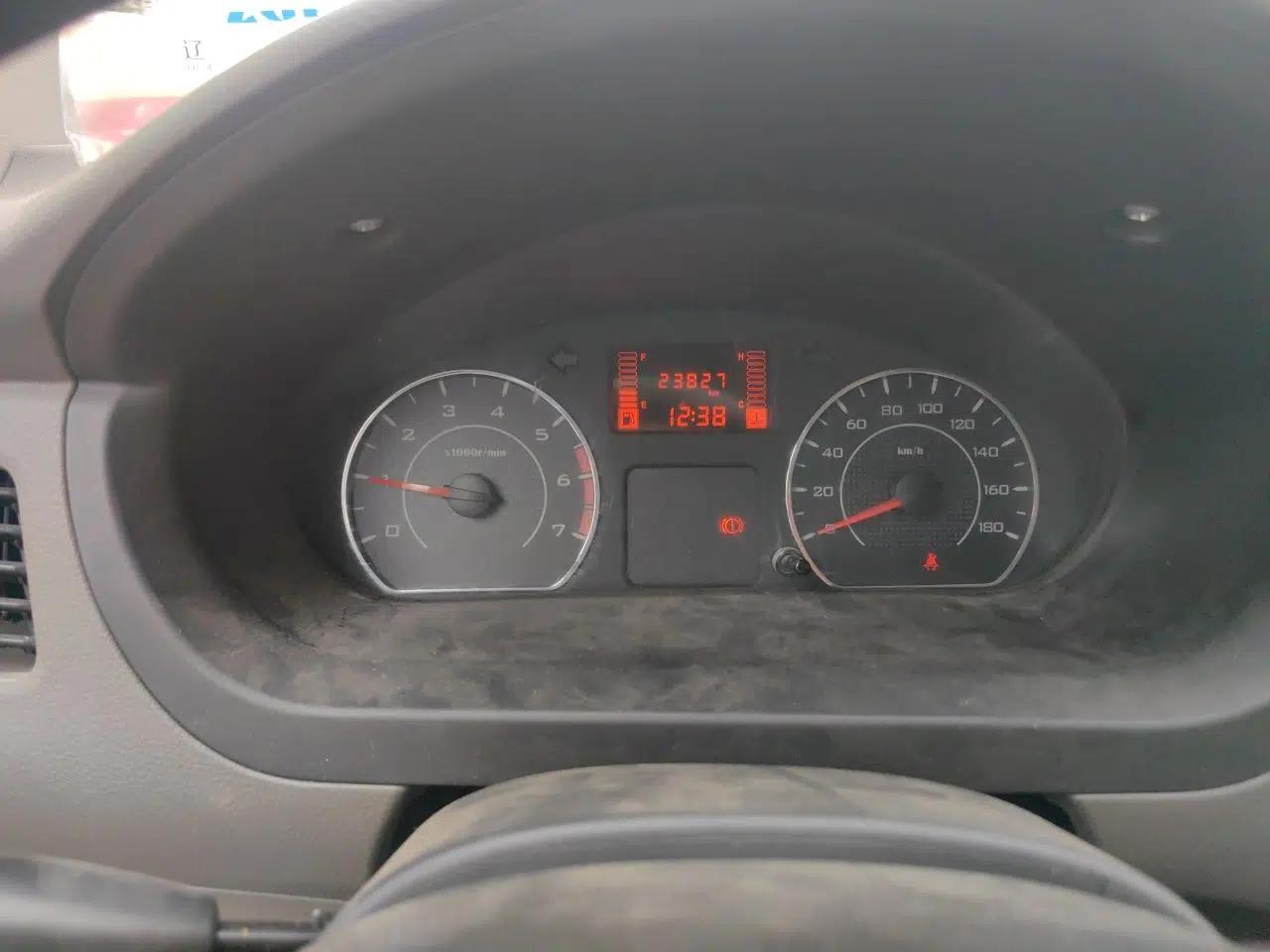 Wuling Rongguang V 2019 1.5L Van - Utility Model — миниатюра 13