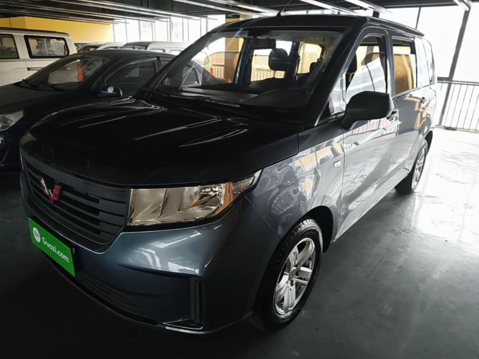 Wuling Hongguang PLUS 2020 1.5L Manual Standard Edition 5 Seats — миниатюра 1