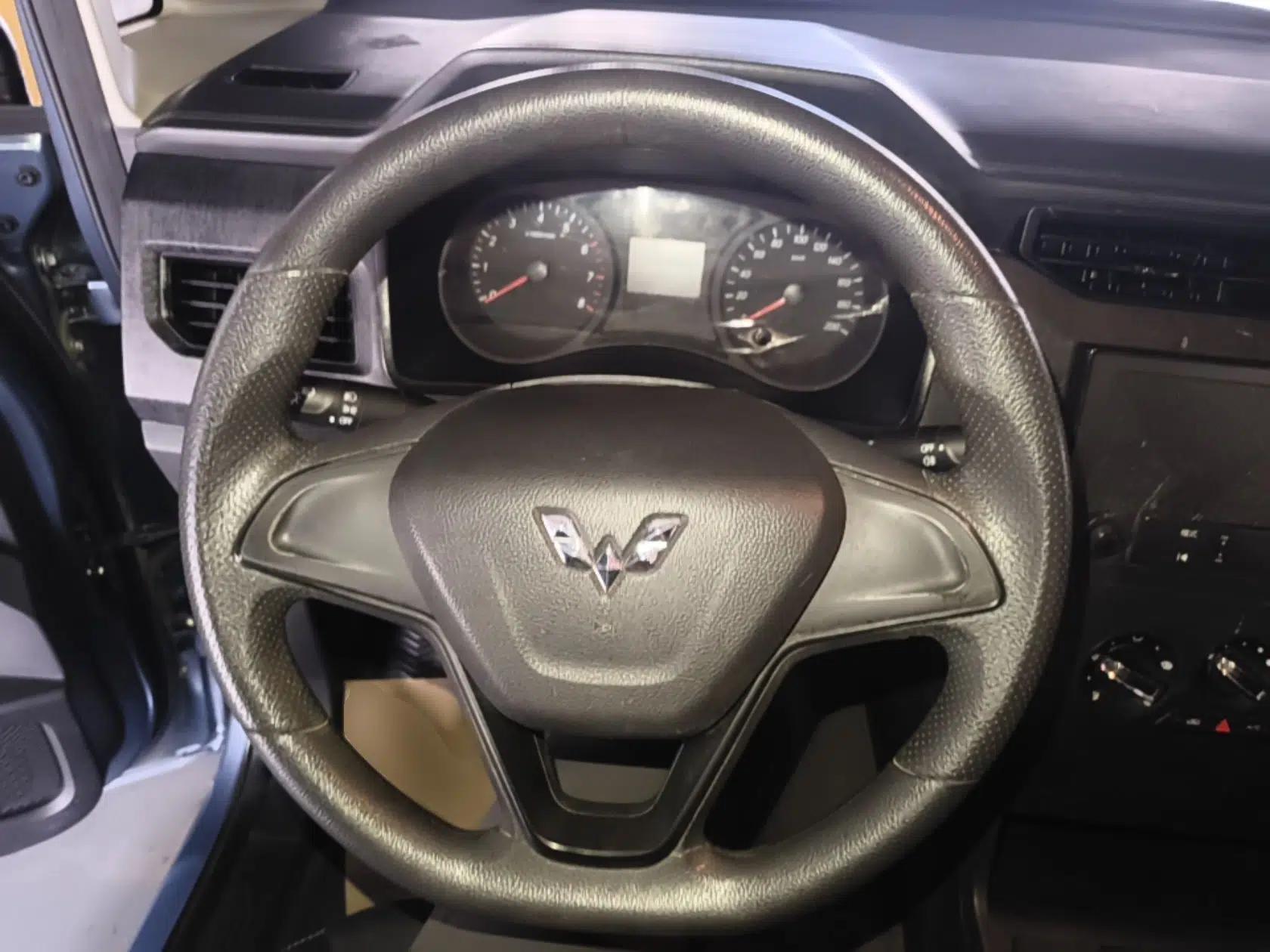 Wuling Hongguang PLUS 2020 1.5L Manual Standard Edition 5 Seats — миниатюра 14