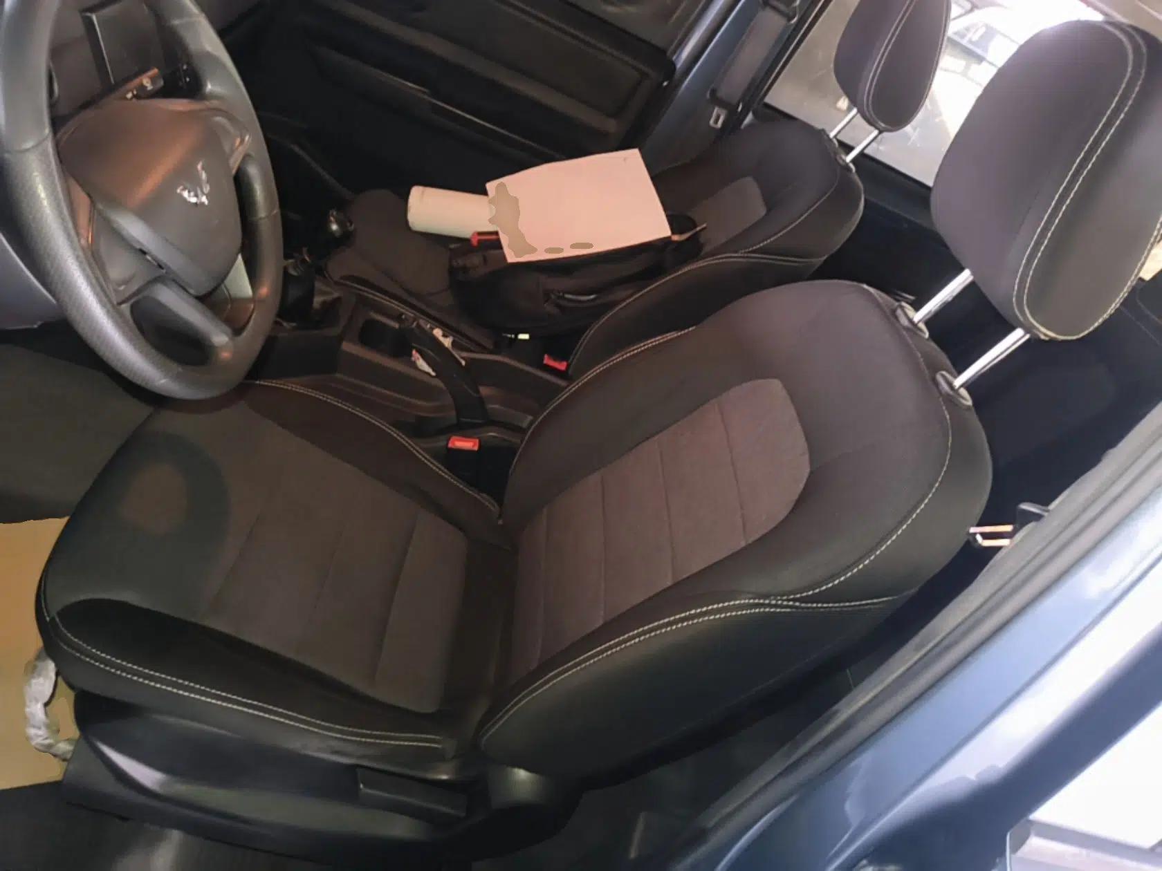 Wuling Hongguang PLUS 2020 1.5L Manual Standard Edition 5 Seats — миниатюра 18