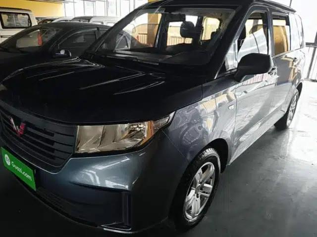 Wuling Hongguang PLUS 2020 1.5L Manual Standard Edition 5 Seats