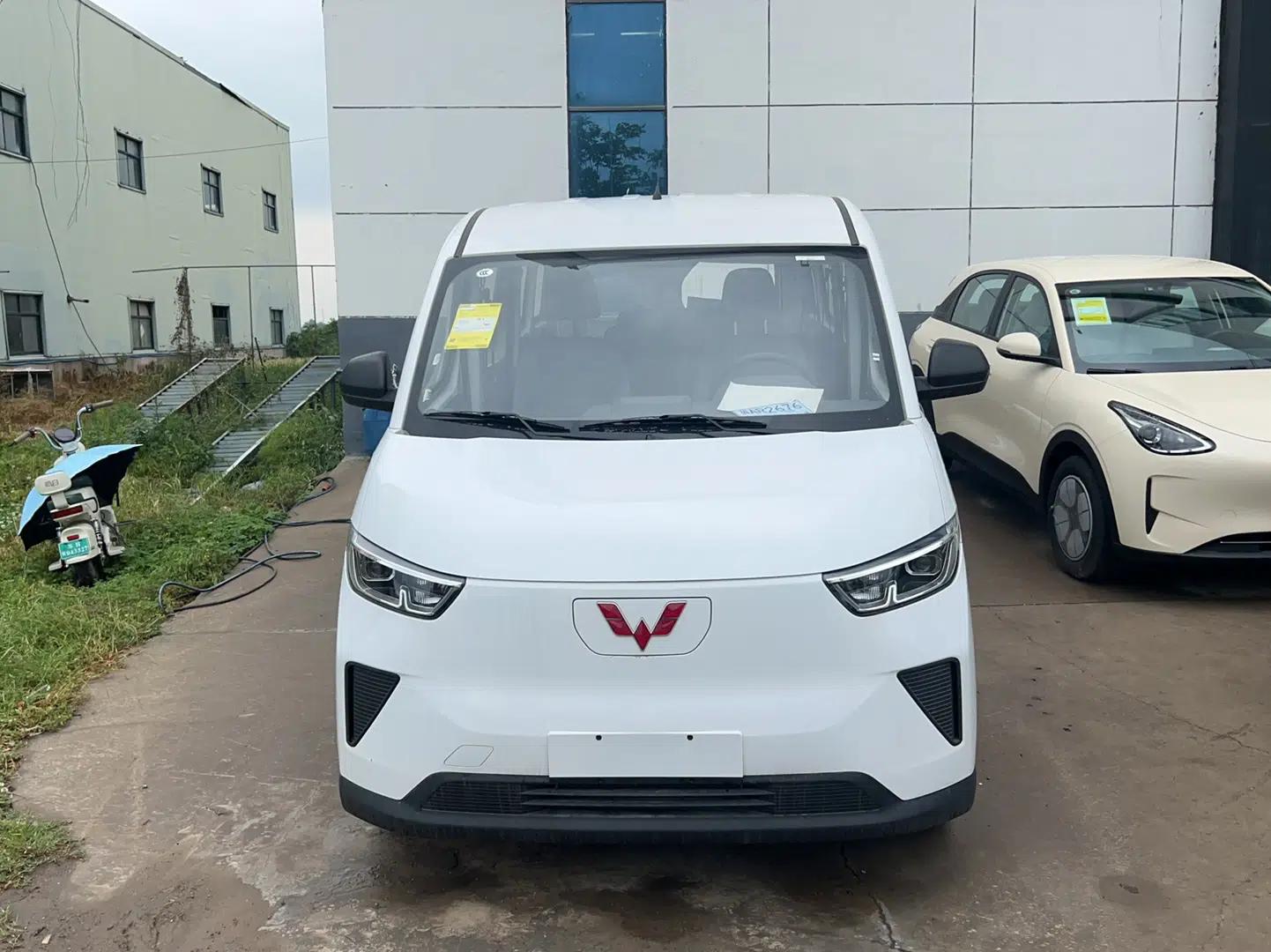 Wuling Yangguang 2024 300KM Comfort Version Passenger Van 75kW — миниатюра 2
