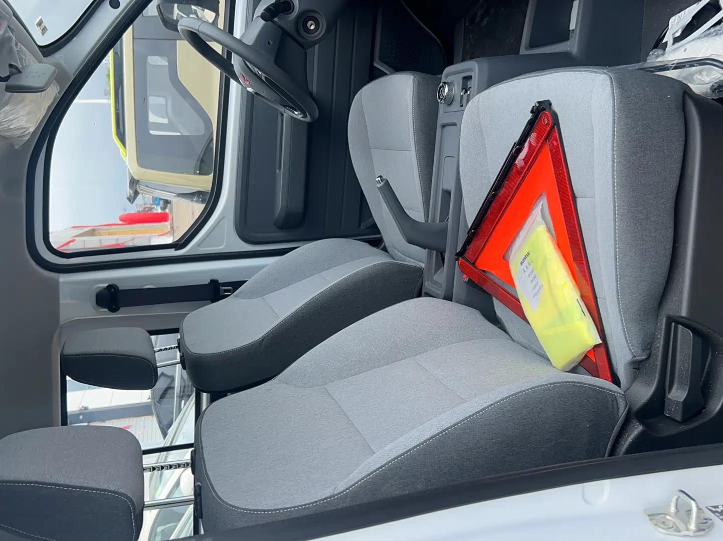 Wuling Yangguang 2024 300KM Comfort Version Passenger Van 75kW — миниатюра 12