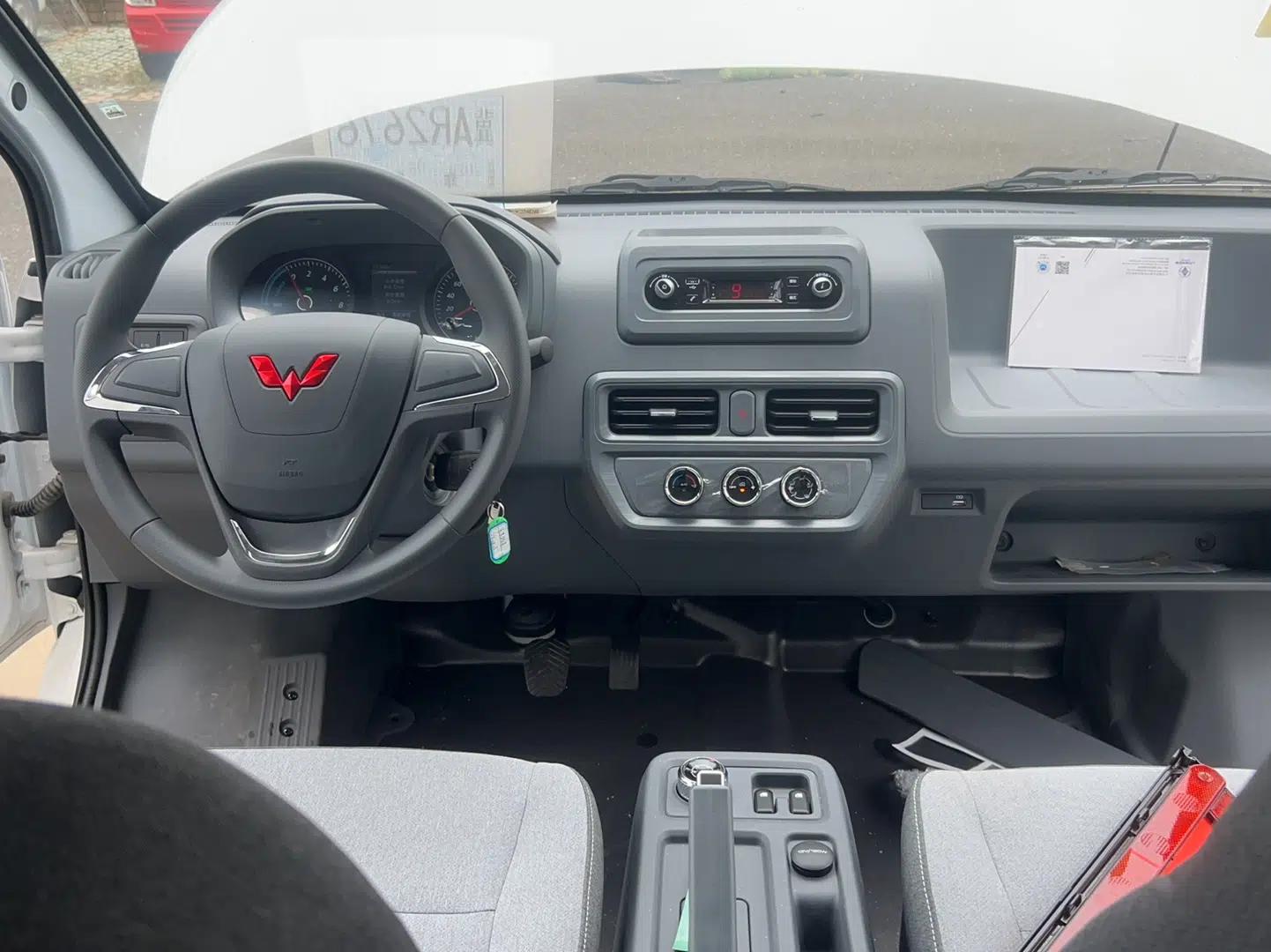 Wuling Yangguang 2024 300KM Comfort Version Passenger Van 75kW — миниатюра 14