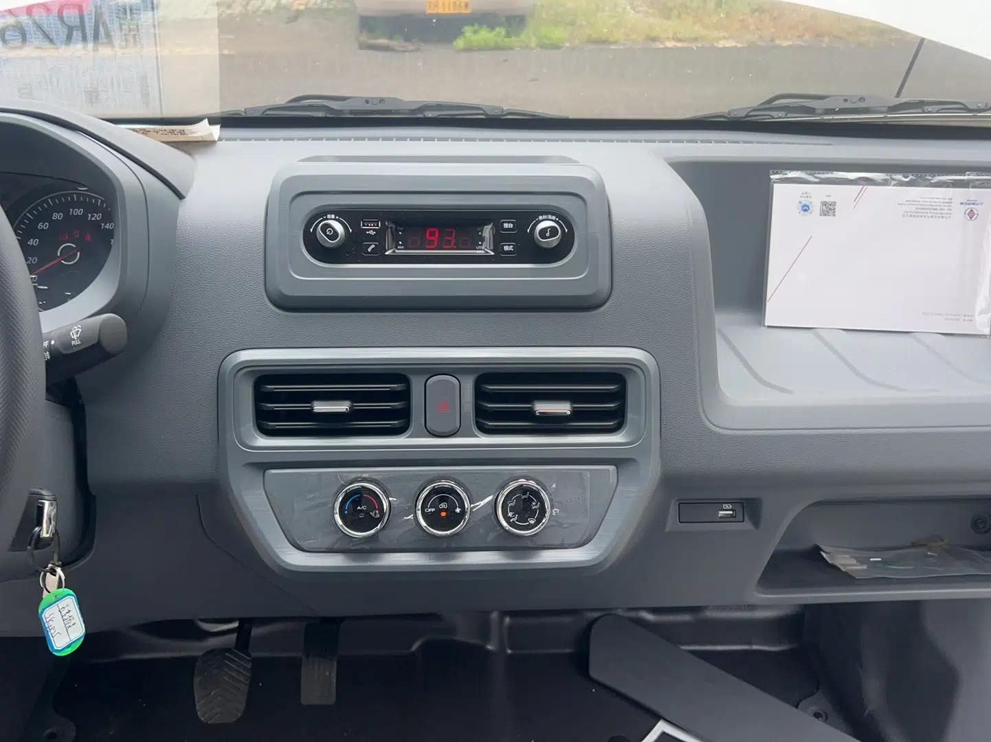 Wuling Yangguang 2024 300KM Comfort Version Passenger Van 75kW — миниатюра 18