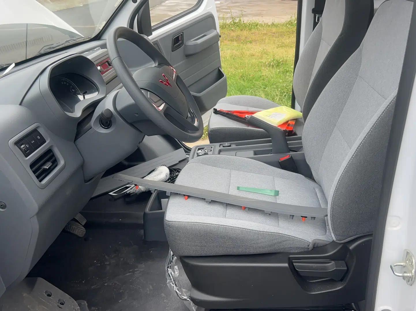 Wuling Yangguang 2024 300KM Comfort Version Passenger Van 75kW — миниатюра 21