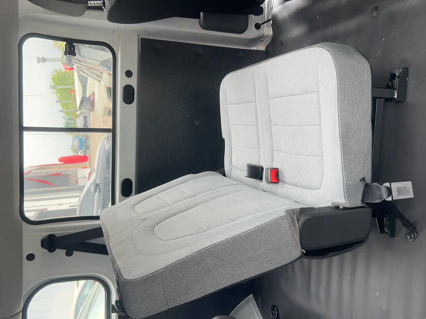 Wuling Yangguang 2024 300KM Comfort Version Passenger Van 75kW — миниатюра 22