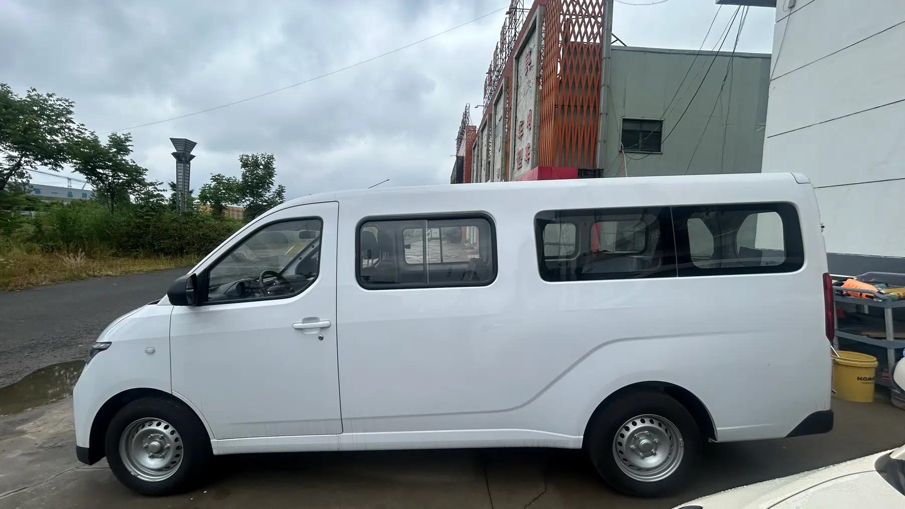 Wuling Yangguang 2024 300KM Comfort Version Passenger Van 75kW — миниатюра 5