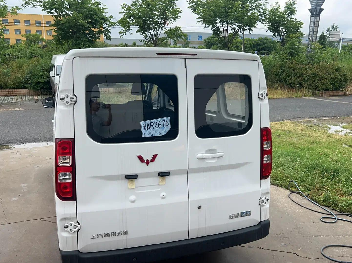 Wuling Yangguang 2024 300KM Comfort Version Passenger Van 75kW — миниатюра 7